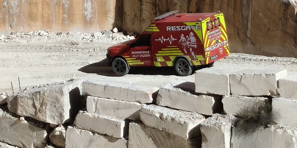 Bombeiros de Vila Viçosa treinam em pedreiras com nova ambulância 4x4 de resgate
