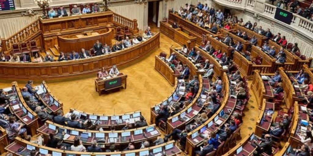 Parlamento dos Jovens assinala 30 anos com campanha “Procura-se” e número recorde de escolas inscritas