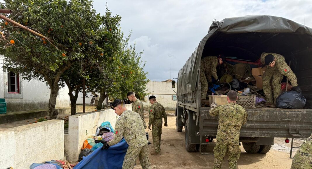 Exército mobiliza 50 militares para estabilizar encosta do Castelo em Alcácer do Sal após cheias