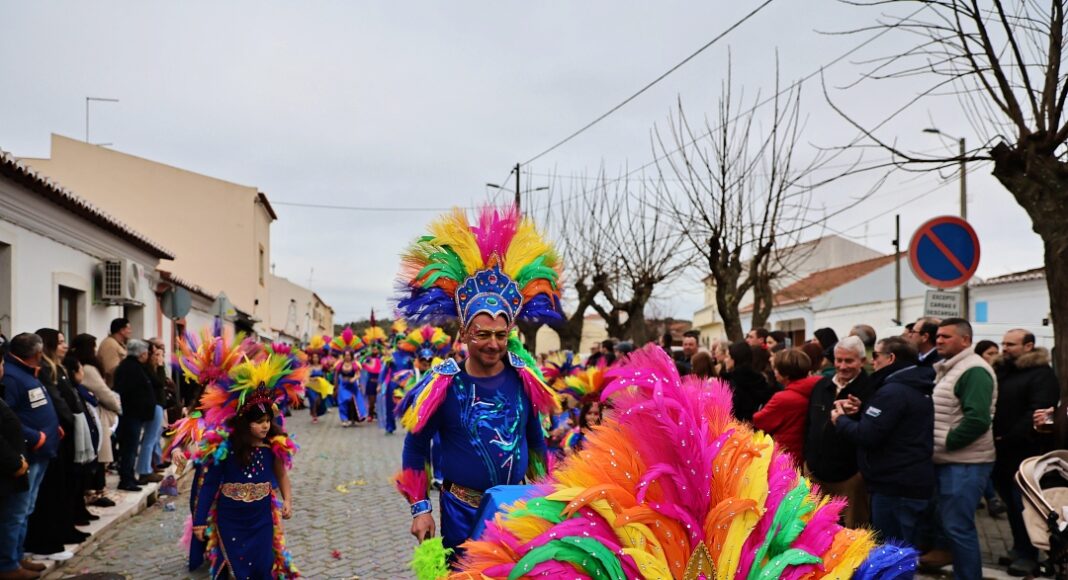 Corso Carnavalesco de Bencatel (Vila Viçosa) juntou 600 foliões e encheu as ruas da localidade