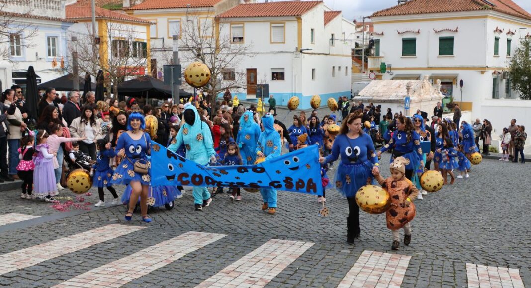 Carnaval de Alandroal anima as ruas da vila com cor, música e folia