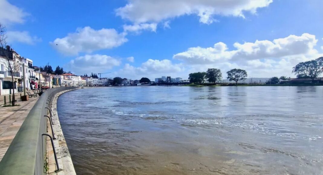 Mau tempo: Regresso da água ao rio dá 