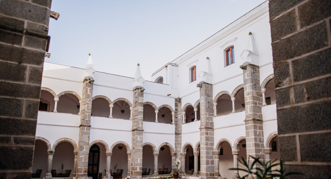 Entre missa, vinhos e património: Convento do Espinheiro propõe três dias de Páscoa em Évora
