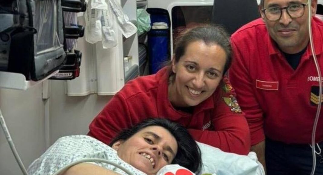 Bebé nasce em ambulância dos Bombeiros Voluntários de Elvas durante transporte de emergência