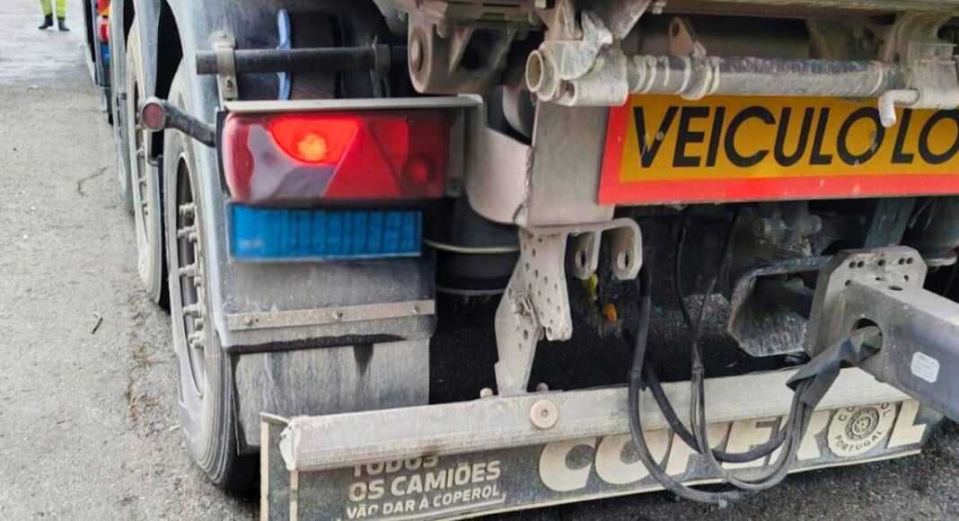 GNR deteta camião com 109 toneladas e sem autorização especial de trânsito no IC1 em Grândola