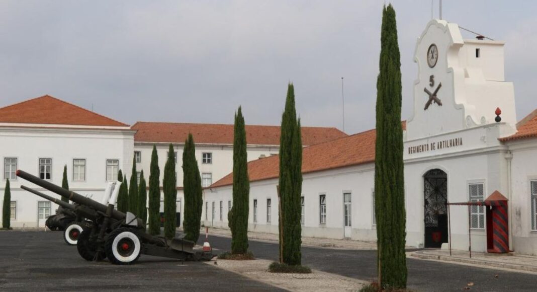 Grupo sénior da Fundação S. João de Deus visita Regimento de Artilharia N.º 5 em Vendas Novas