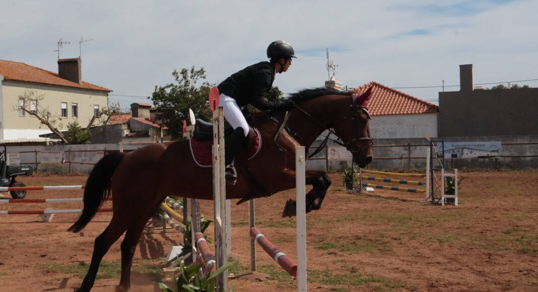 Estremoz: Equitação militar junta jovens e militares no Regimento de Cavalaria N.º 3
