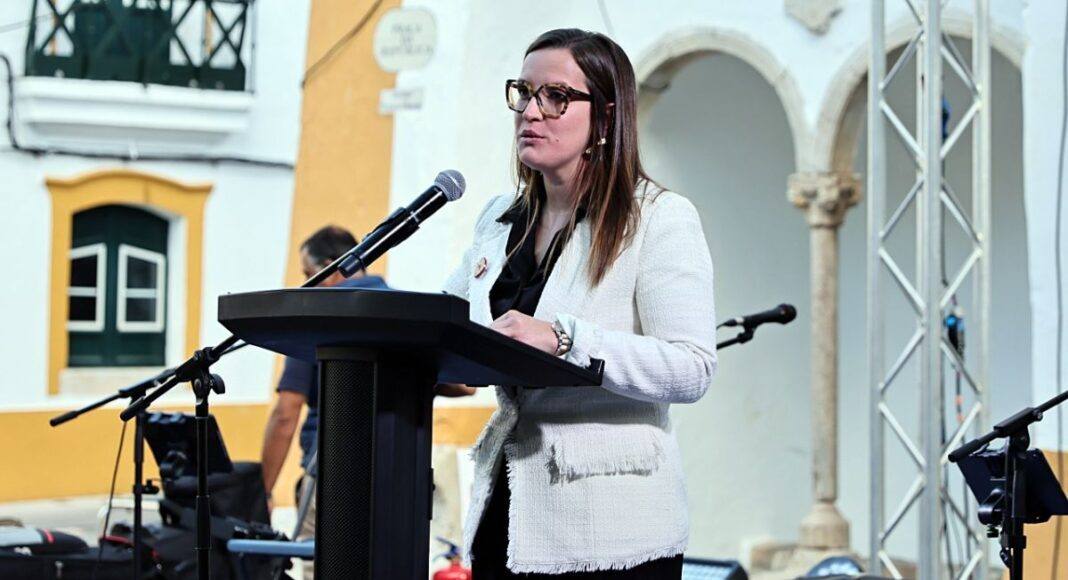 Tânia Milhano destaca papel da olaria na identidade de Viana do Alentejo no arranque do FICO
