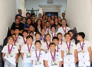 Vila Viçosa: Sub-13 do Calipolense homenageados após conquista inédita da Taça e Campeonato Distrital (c/fotos) Vila Viçosa: Sub-13 do Calipolense homenageados após conquista inédita da Taça e Campeonato Distrital (c/fotos)